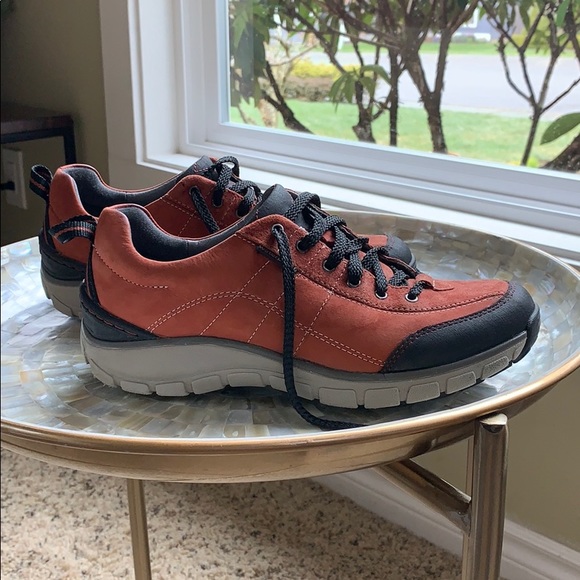 clarks wavewalk waterproof